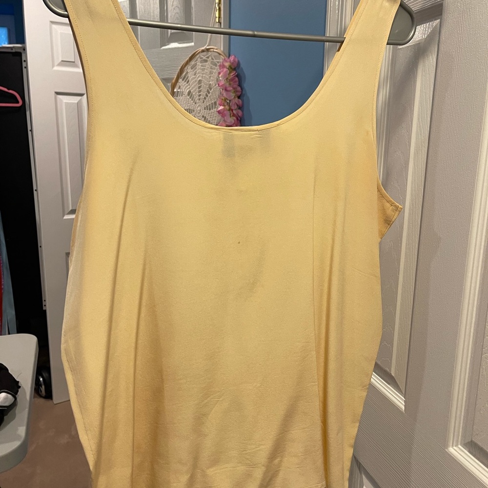Les Copains soft yellow tank. 100% silk